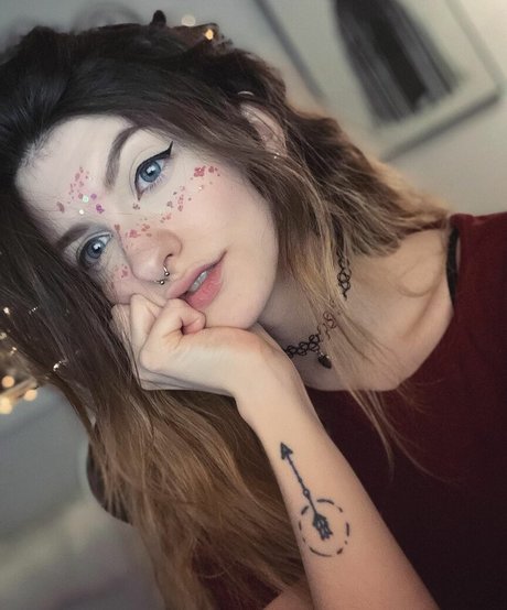 Lumenti nudes model picture