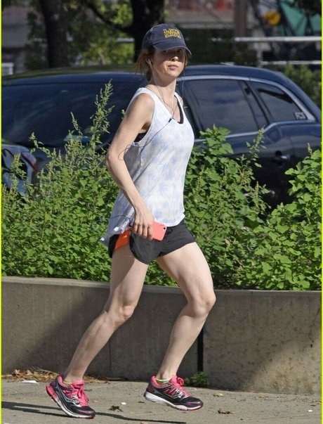Ellie Kemper star free galleries