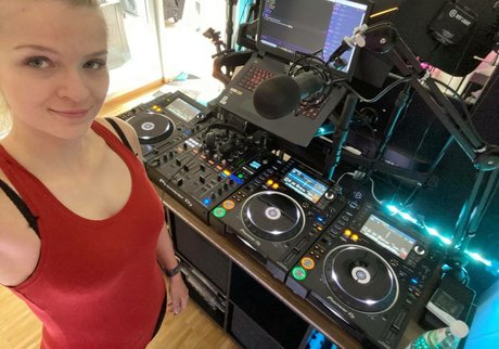 Sintica nudes actress galleries