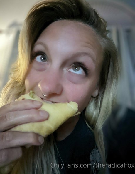 theradicalfox model top pic