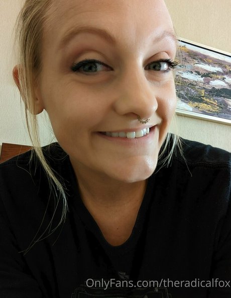 theradicalfox nude model picture