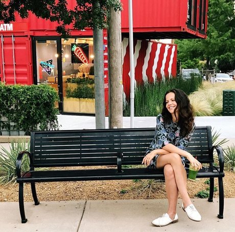 Tammin Sursok pretty actress pic