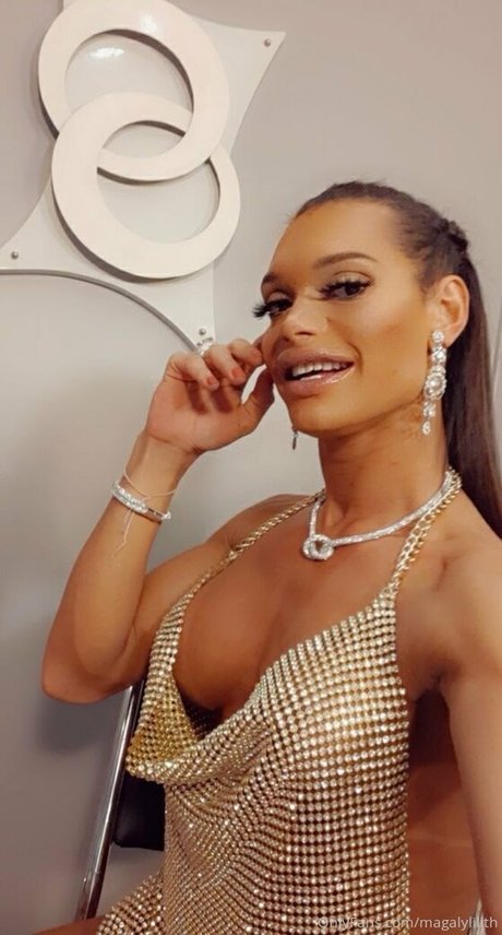 magalylilith pretty model pics