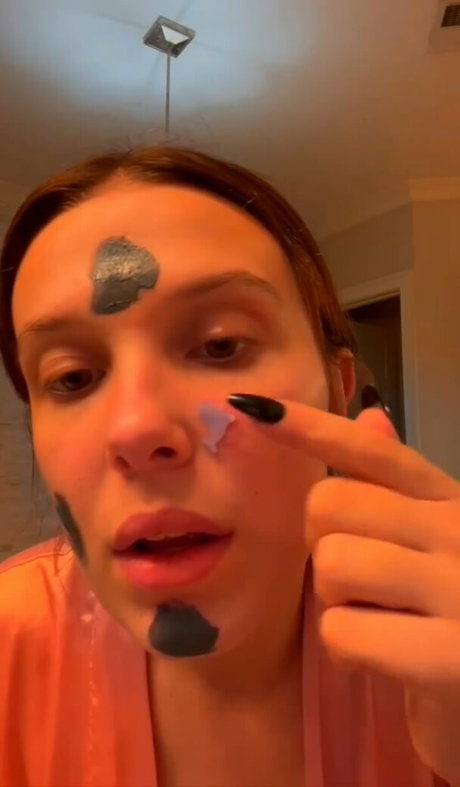 Millie Bobby Brown pretty model img
