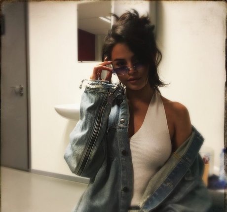 brunette onlyfans sexy nude image