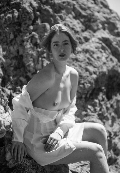 popular trans onlyfans sexy nude photo