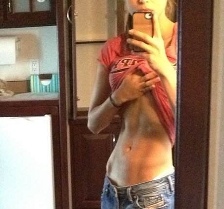 Lindsey Morgan nice model pic