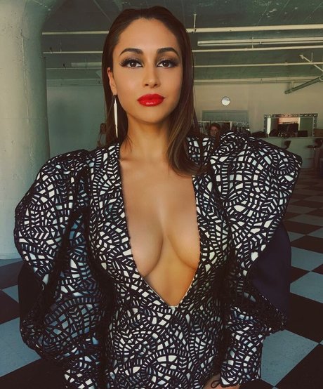 Lindsey Morgan sexy model pictures