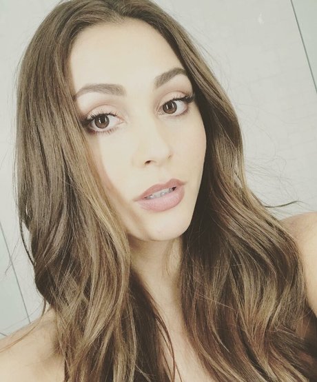 Lindsey Morgan profile pic