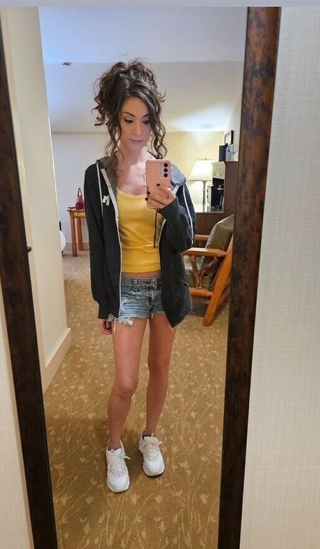 MelonieMac profile pic