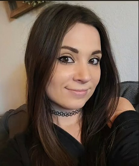 MelonieMac model beautiful photo