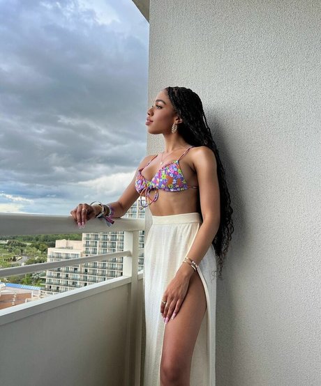 Teala Dunn model top photo