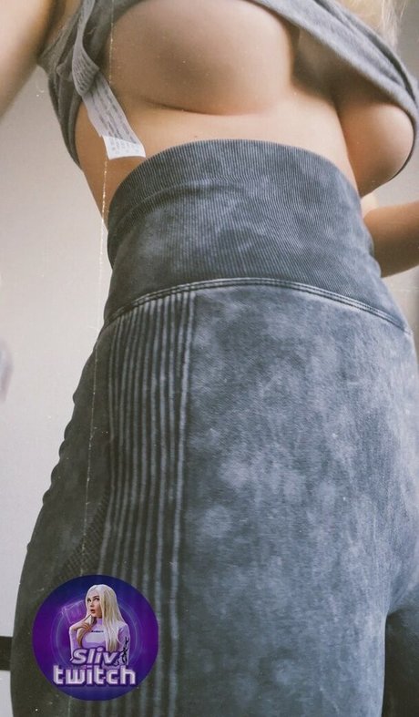 horny asian onlyfans nude photo