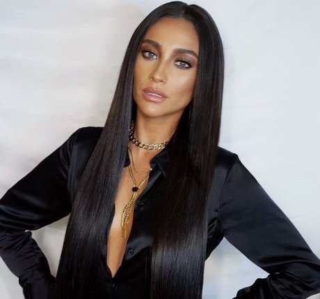 Shay Mitchell model nice pic