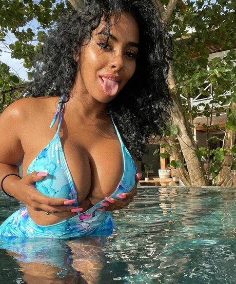 Ayisha Diaz porn star photo