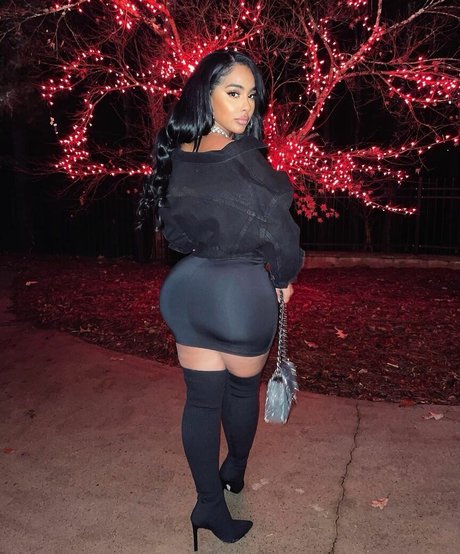 Ayisha Diaz pornstar erotic pictures