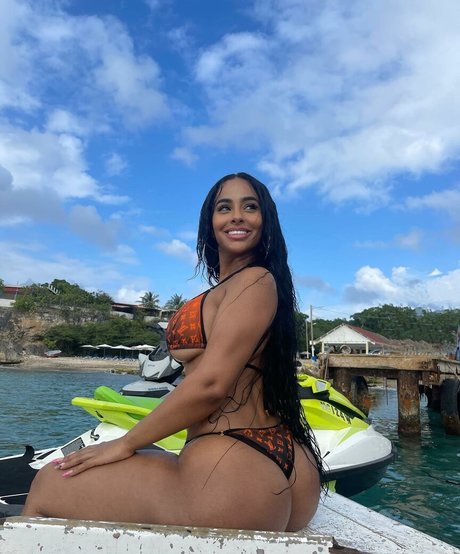 Ayisha Diaz exclusive star photos