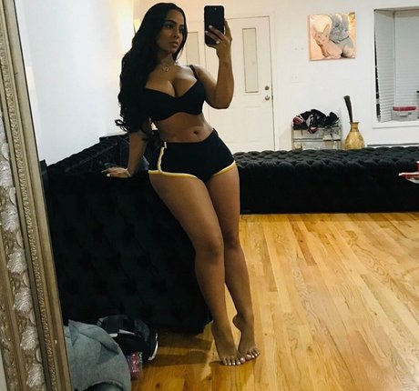 Ayisha Diaz beautiful star images