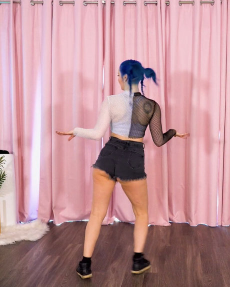 famous midget onlyfans free nude pictures