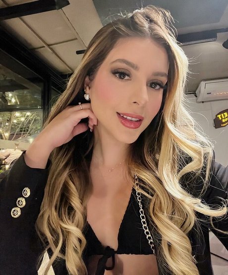 persian onlyfans erotic img