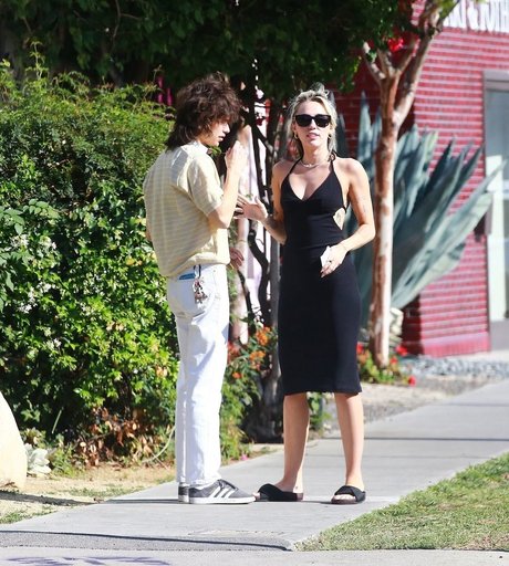 Miley Cyrus xxx actress picture