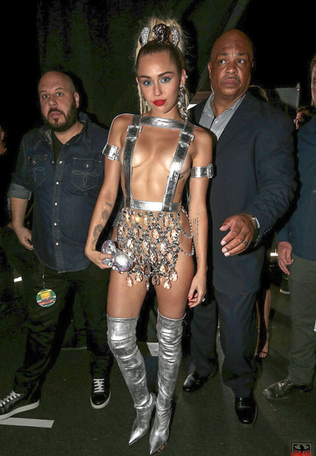 Miley Cyrus sexy star pics