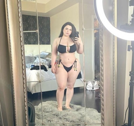 Huda Style pornstar adult image