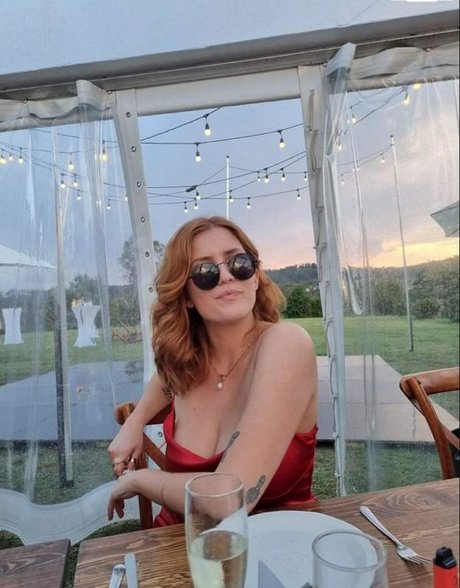 Chloe Maddren star hd pics