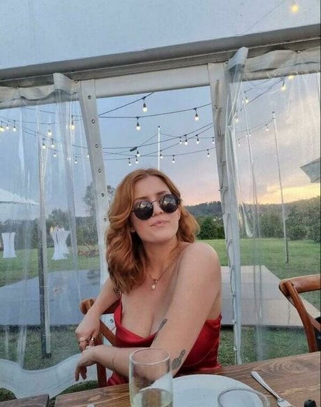 Chloe Maddren sexy model gallery