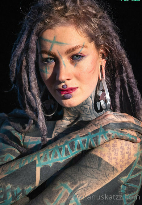 Anuskatzz nudes model picture