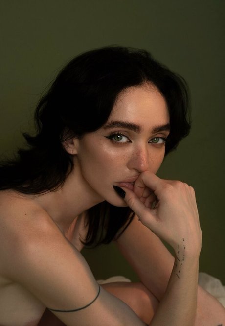 Taylor Zahn model porn archive