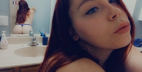 blondiesbooty nude thumbnail