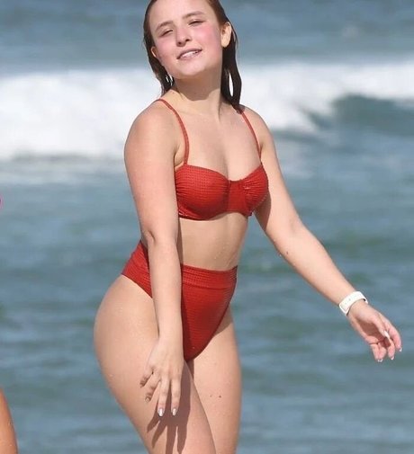 Larissa Manoela perfect pornstar images