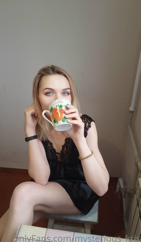 mysterious kris pretty actress pic