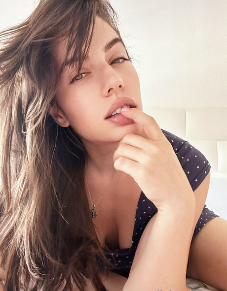 Alicia Williams erotic star pic