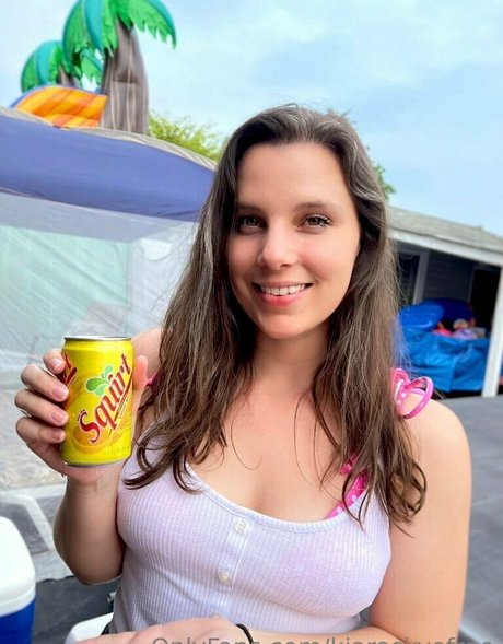 kiaraskyefree model xxx image