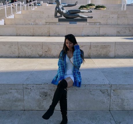 Cindy Phan sexy model img