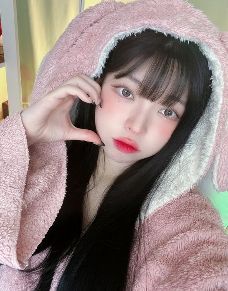 yudiii model xxx image