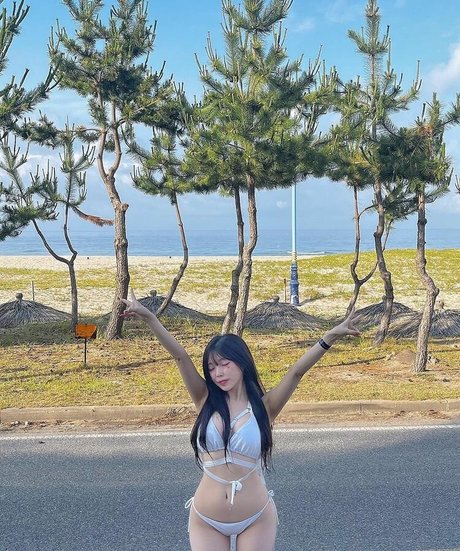 yudiii erotic model photo