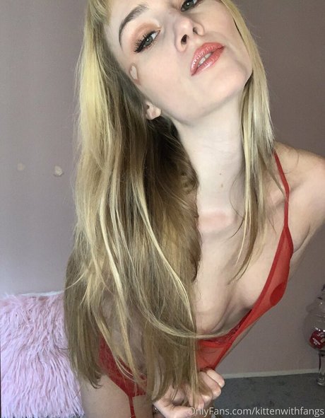 kittenwithfangsfree nude thumbnail