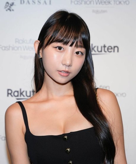 Eunji Pyoapple naked star galleries