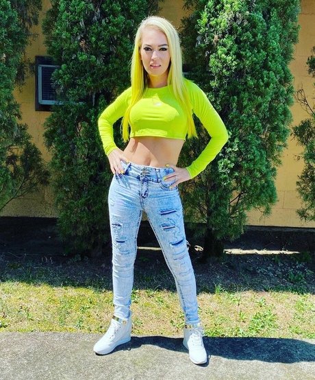 Alisha Edwards top star pic