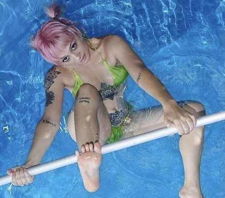 curly hair teen onlyfans exclusive pics