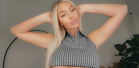 brunette milf onlyfans art xxx photo