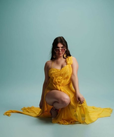 Isabella Gomez pretty star images