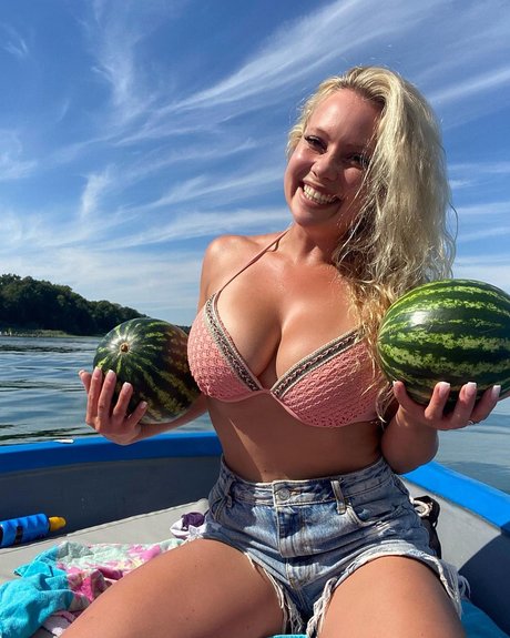 huge shemale onlyfans adult picture