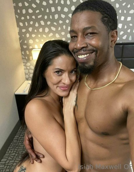 isiahmaxwell naked pornstar photo