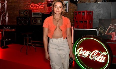 Ella Eyre pretty model images