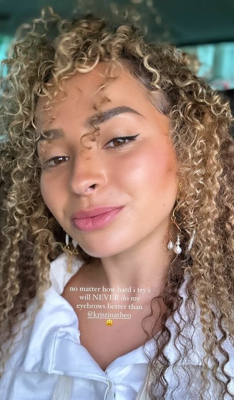Ella Eyre nice model pics