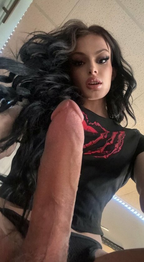 Kendalluvxx pornographic actress picture